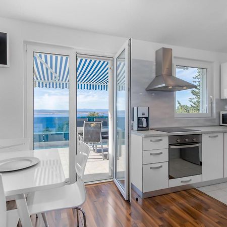 Stunning Apartment In Dramalj With House Sea View ภายนอก รูปภาพ