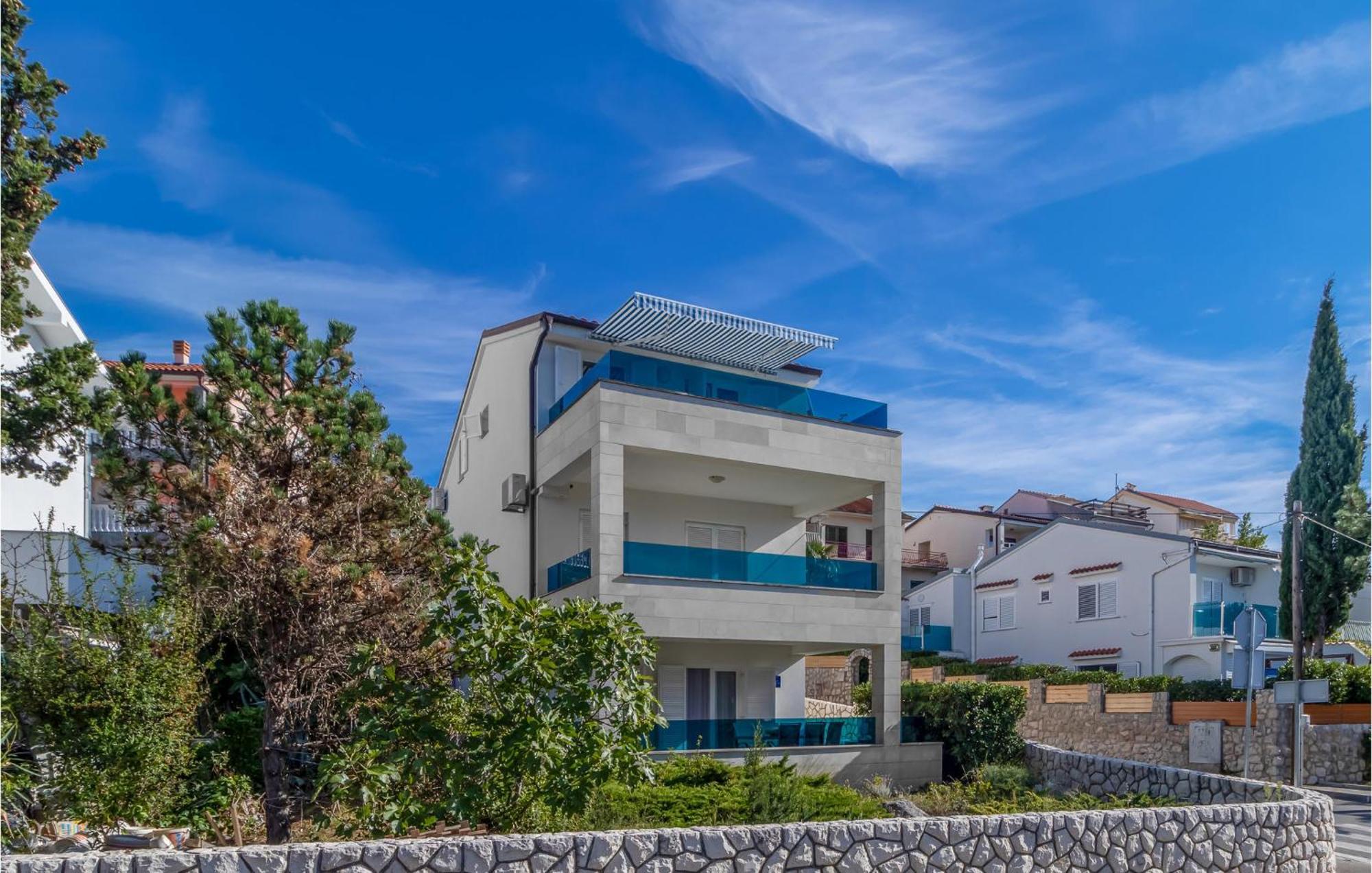 Stunning Apartment In Dramalj With House Sea View ภายนอก รูปภาพ