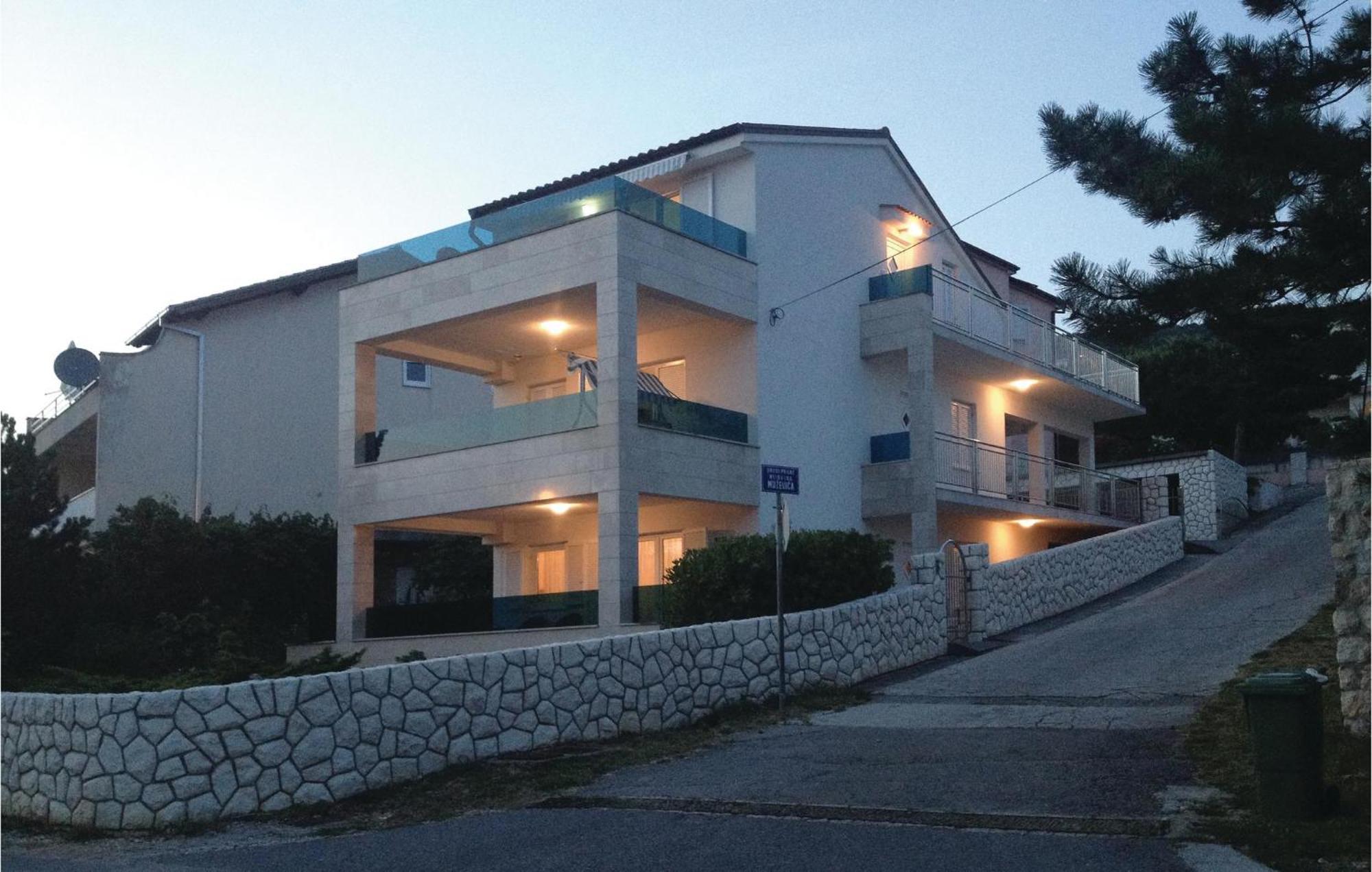 Stunning Apartment In Dramalj With House Sea View ภายนอก รูปภาพ