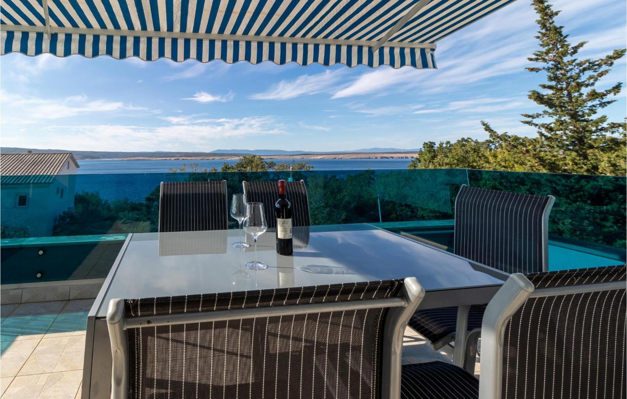 Stunning Apartment In Dramalj With House Sea View ภายนอก รูปภาพ