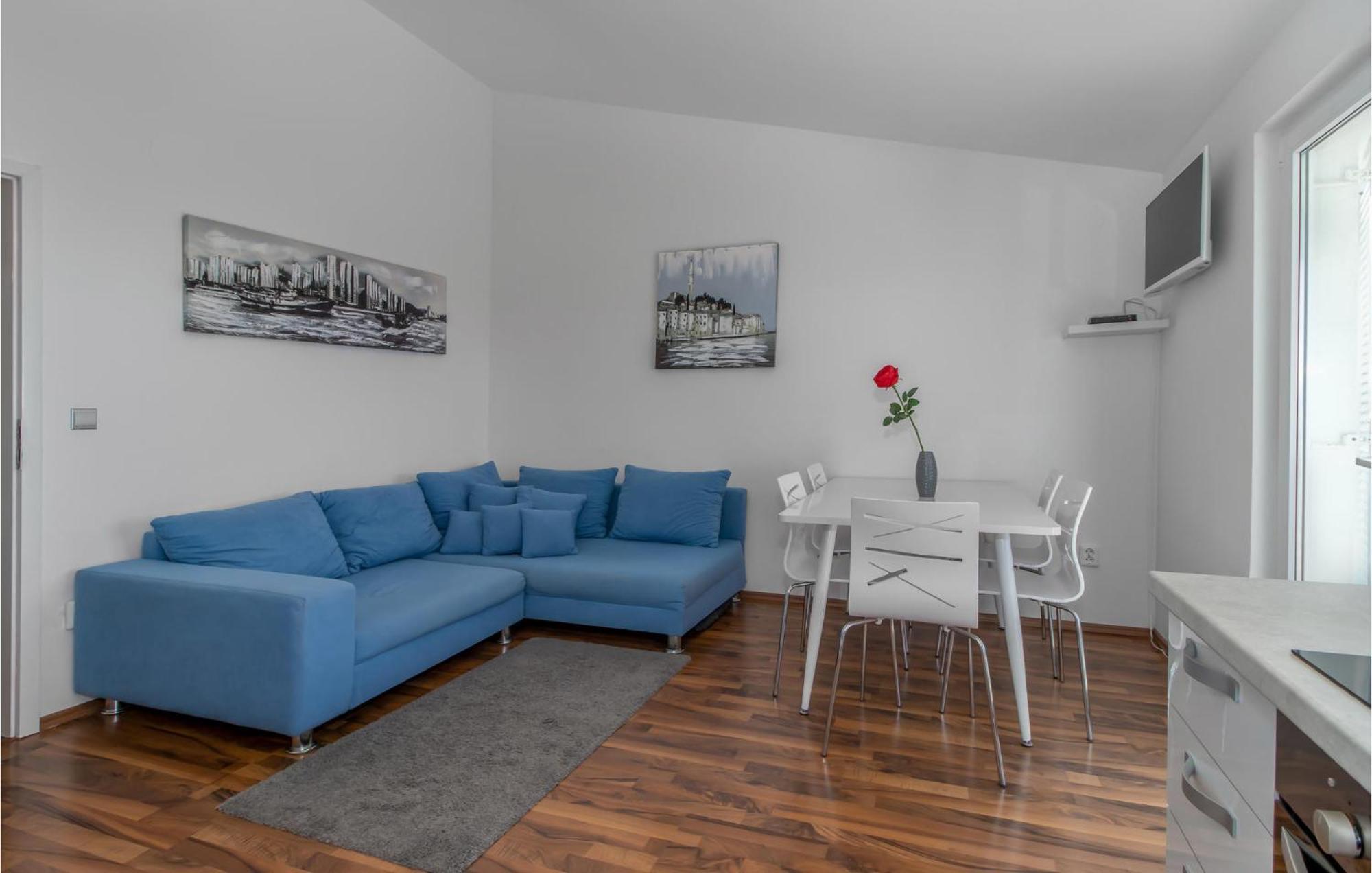 Stunning Apartment In Dramalj With House Sea View ภายนอก รูปภาพ